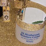Hyaluronsäure Feuchtigkeitscreme 50ml von Xaura – Tiegel auf goldenem Tablett - Beautyway073 Düsseldorf Germany