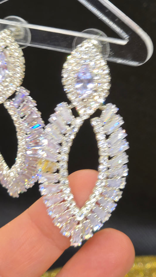 Tropfenohrringe mit Zirkonia-Steinen – Hochzeitsschmuck - Beautyway073 Düsseldorf Germany