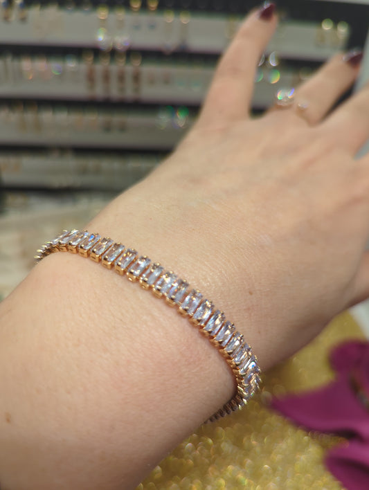 Baguette Tennisarmband mit funkelnden Zirkonia – Edelstahl Gold
