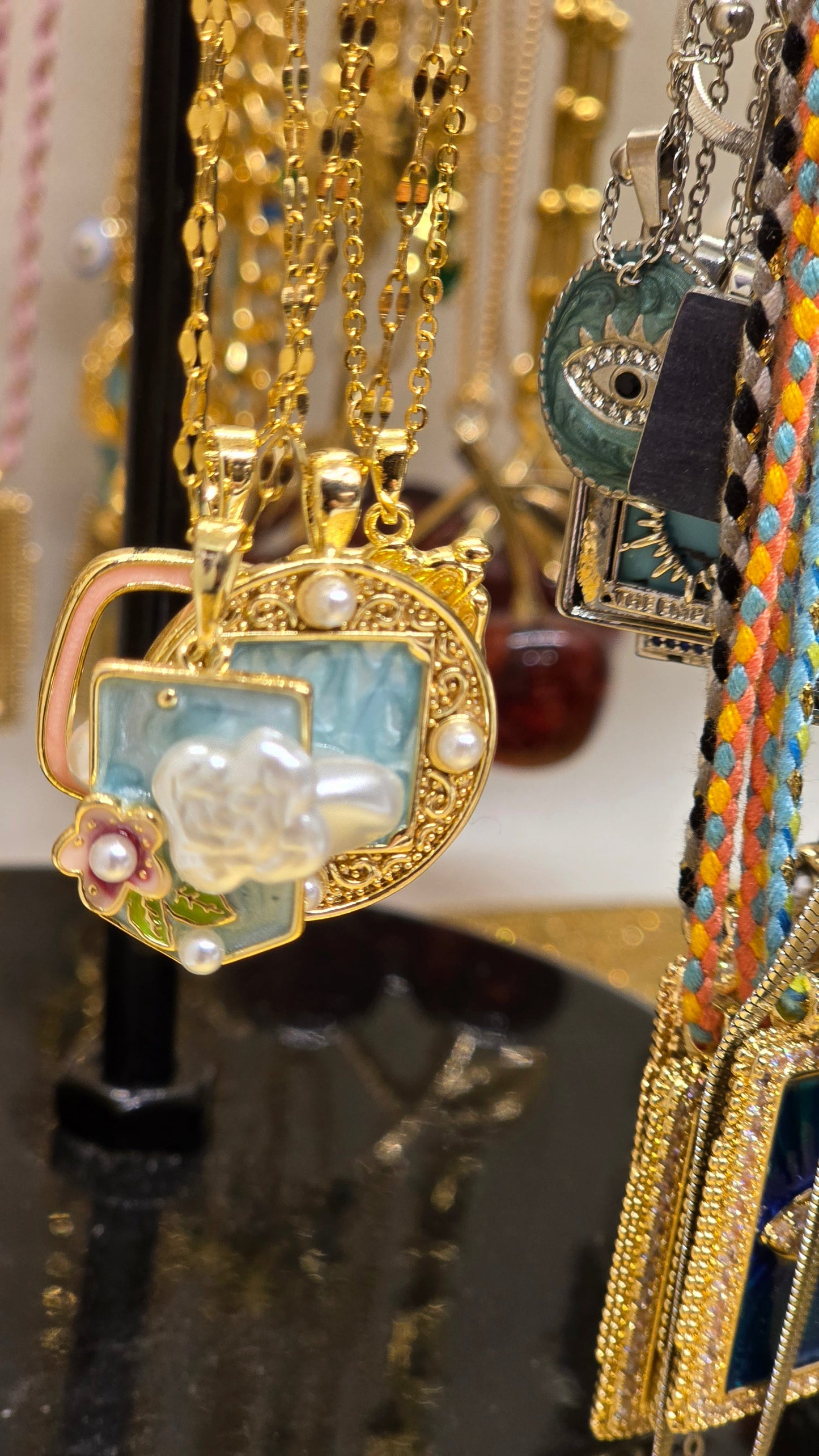 Vintage Pearl Necklace with Gemstone Pendant – Oriental Design | 18K Gold Plated