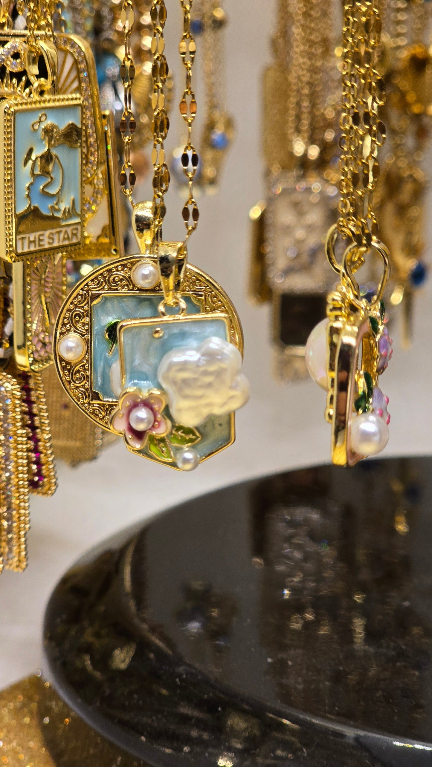Vintage Pearl Necklace with Gemstone Pendant – Oriental Design | 18K Gold Plated