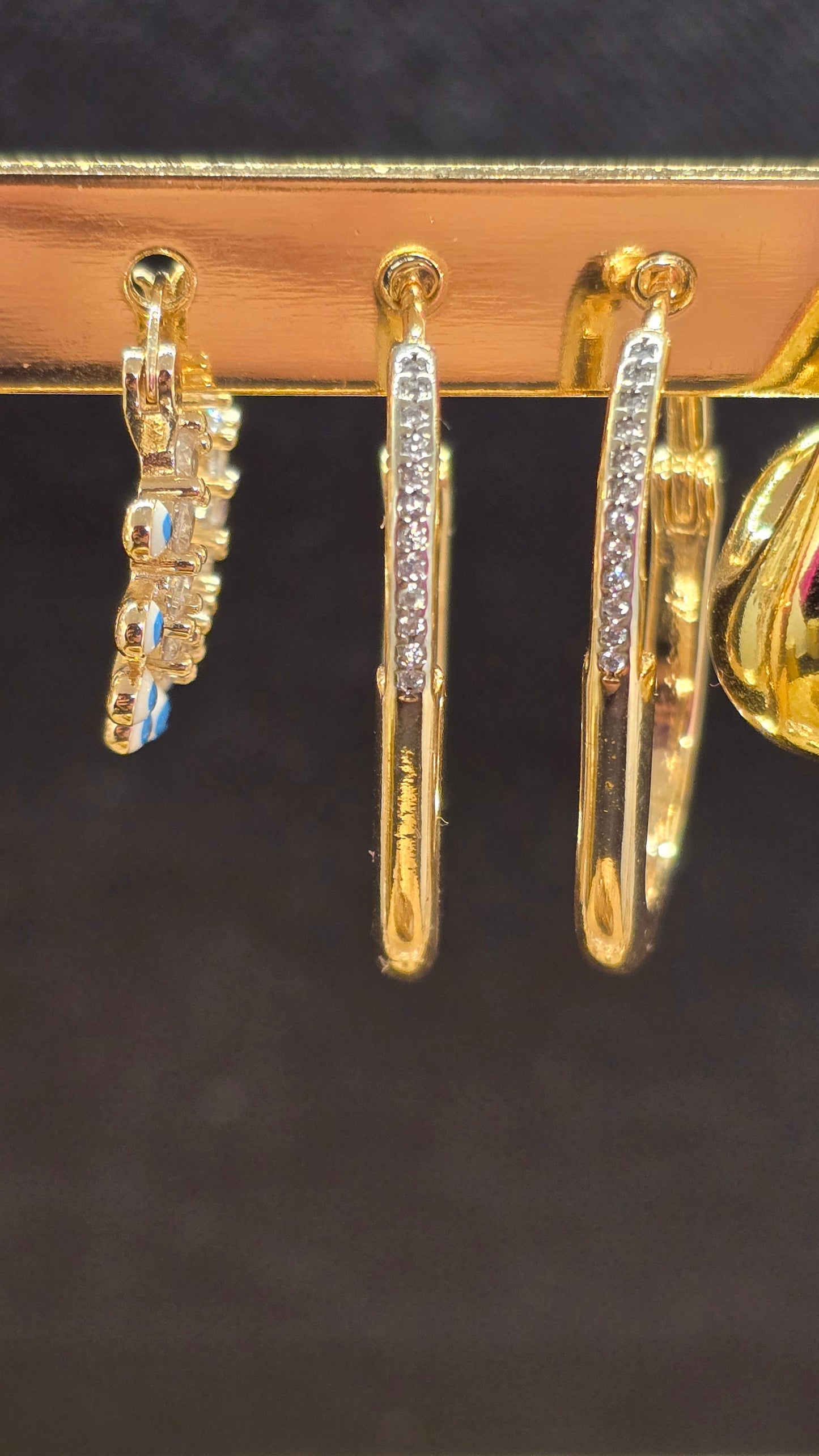 Gold Hoop Earrings with Zirconia Stones – Elegant Teardrop Shape