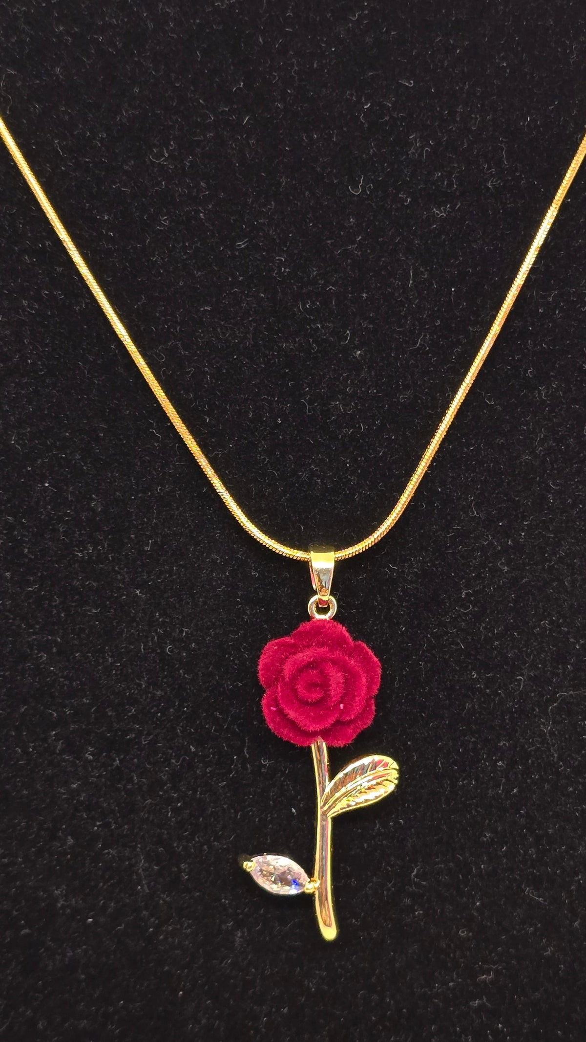 Rote Rose Halskette 18K vergoldet – Modell 2 Rose mit langem Stiel