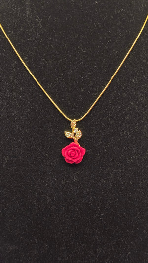 Rote Rose Halskette 18K vergoldet – Modell 1 Rose mit Blättern