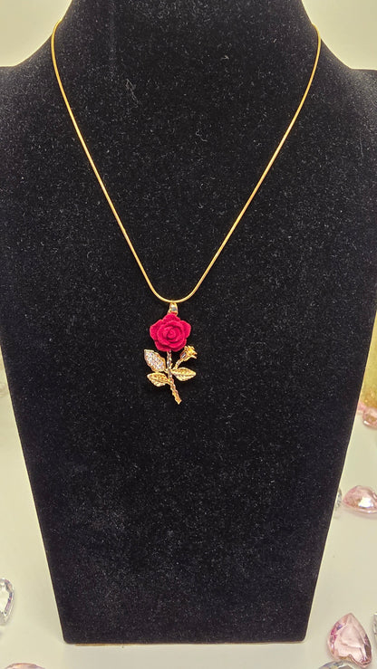 Rote Rose Halskette 18K vergoldet mit Samtrose – Ansicht 6