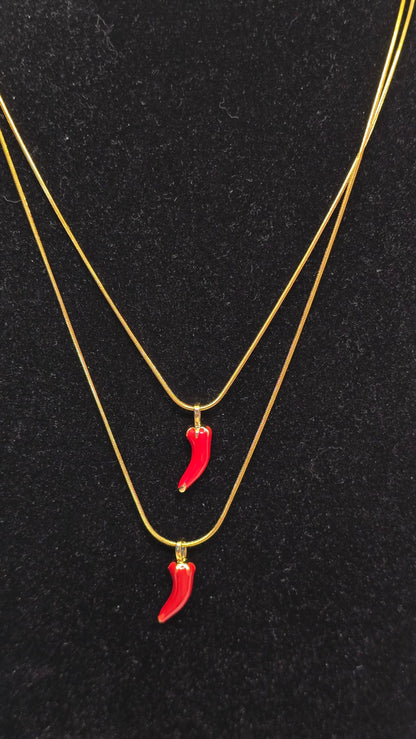 Chili Halskette 18K vergoldet mit rotem Emaille Chili Anhänger – Ansicht 3