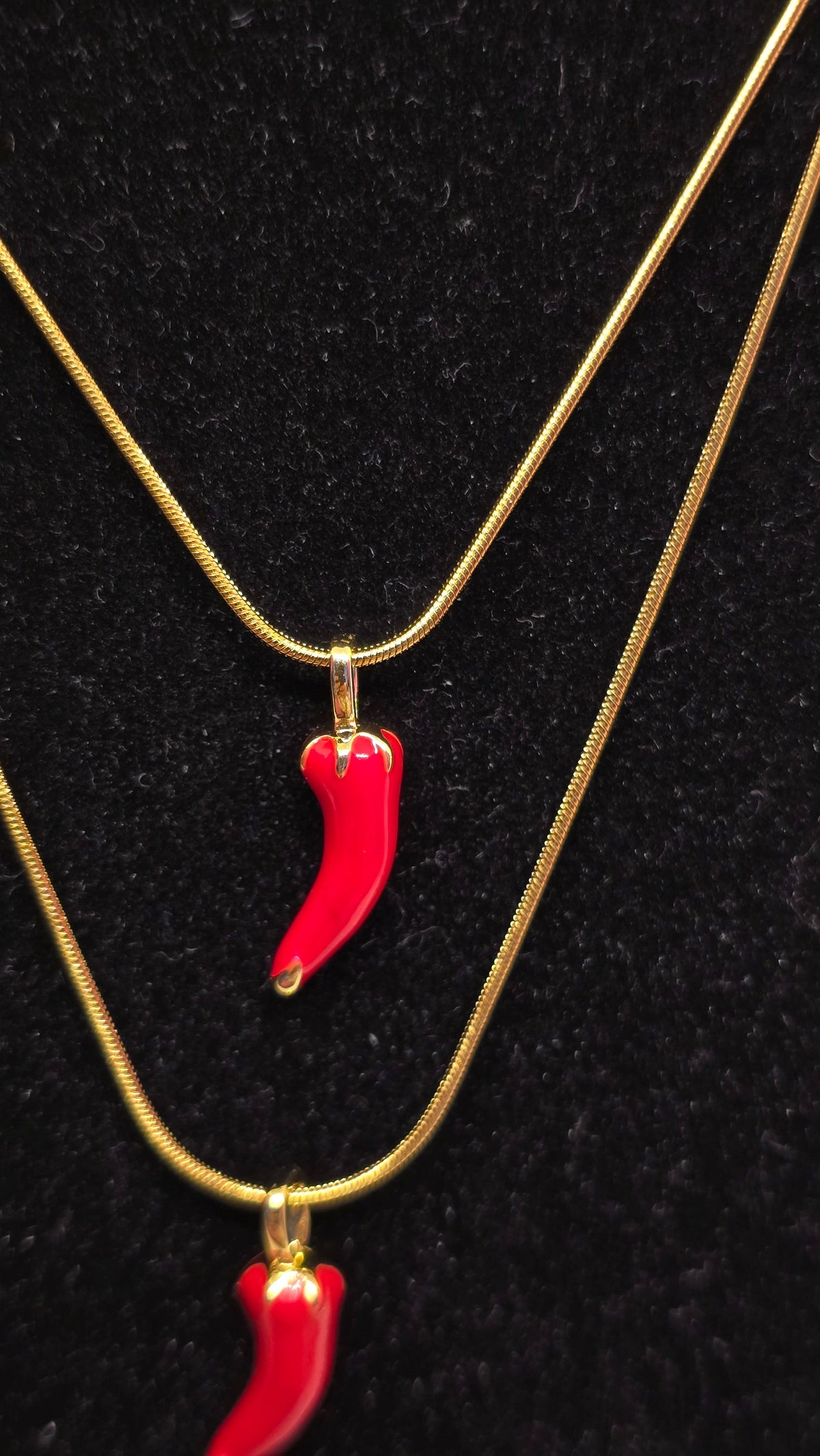 Chili Halskette 18K vergoldet mit rotem Emaille Chili Anhänger – Ansicht 8