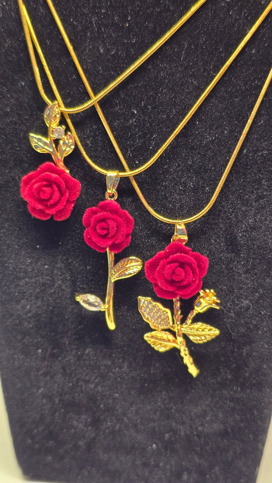 Rote Rose Halskette 18K vergoldet – alle 3 Modelle im Vergleich