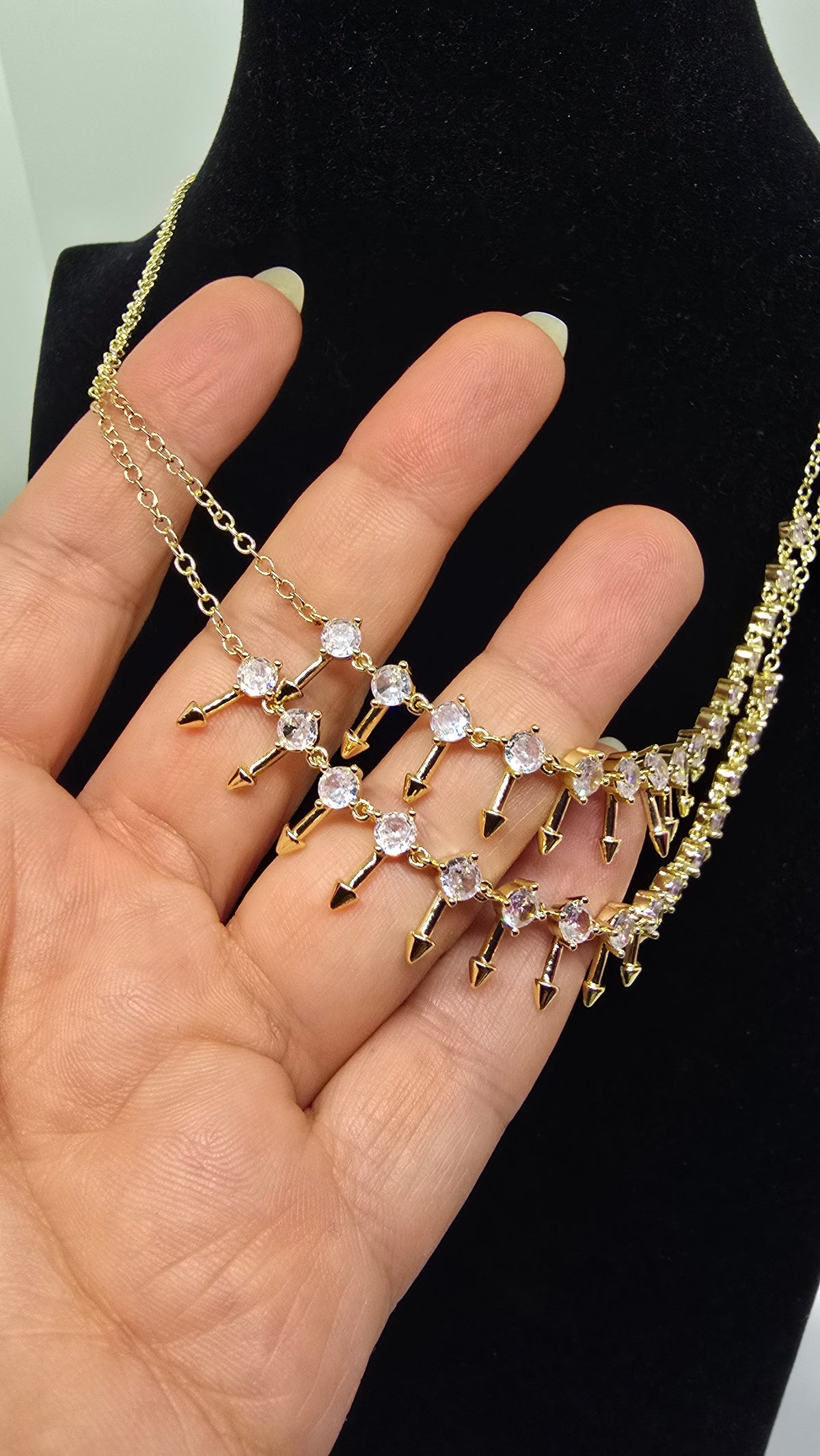 Pfeil Halskette 18K vergoldet mit Zirkonia – Ansicht 3