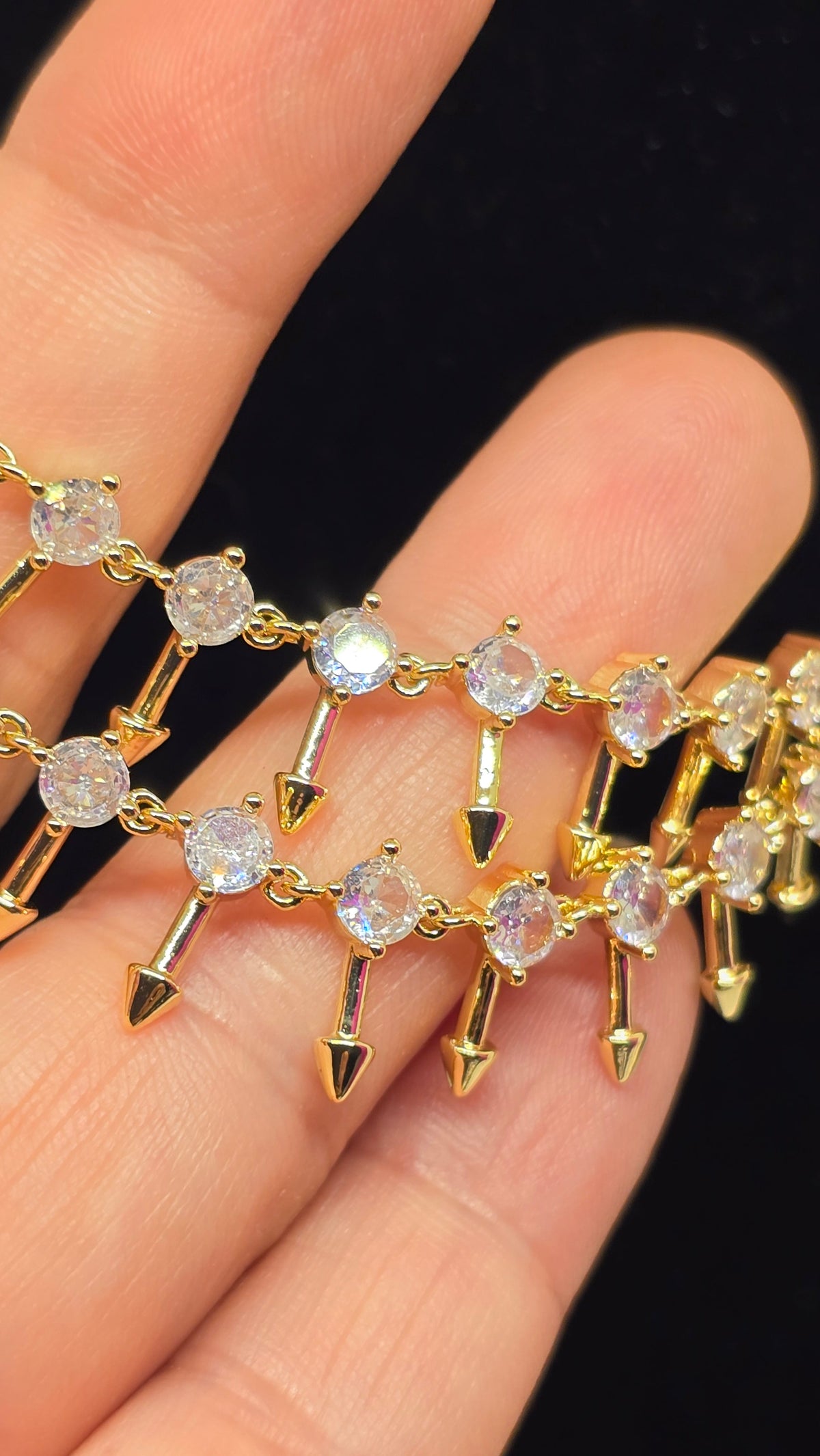 Pfeil Halskette 18K vergoldet mit Zirkonia – Ansicht 1