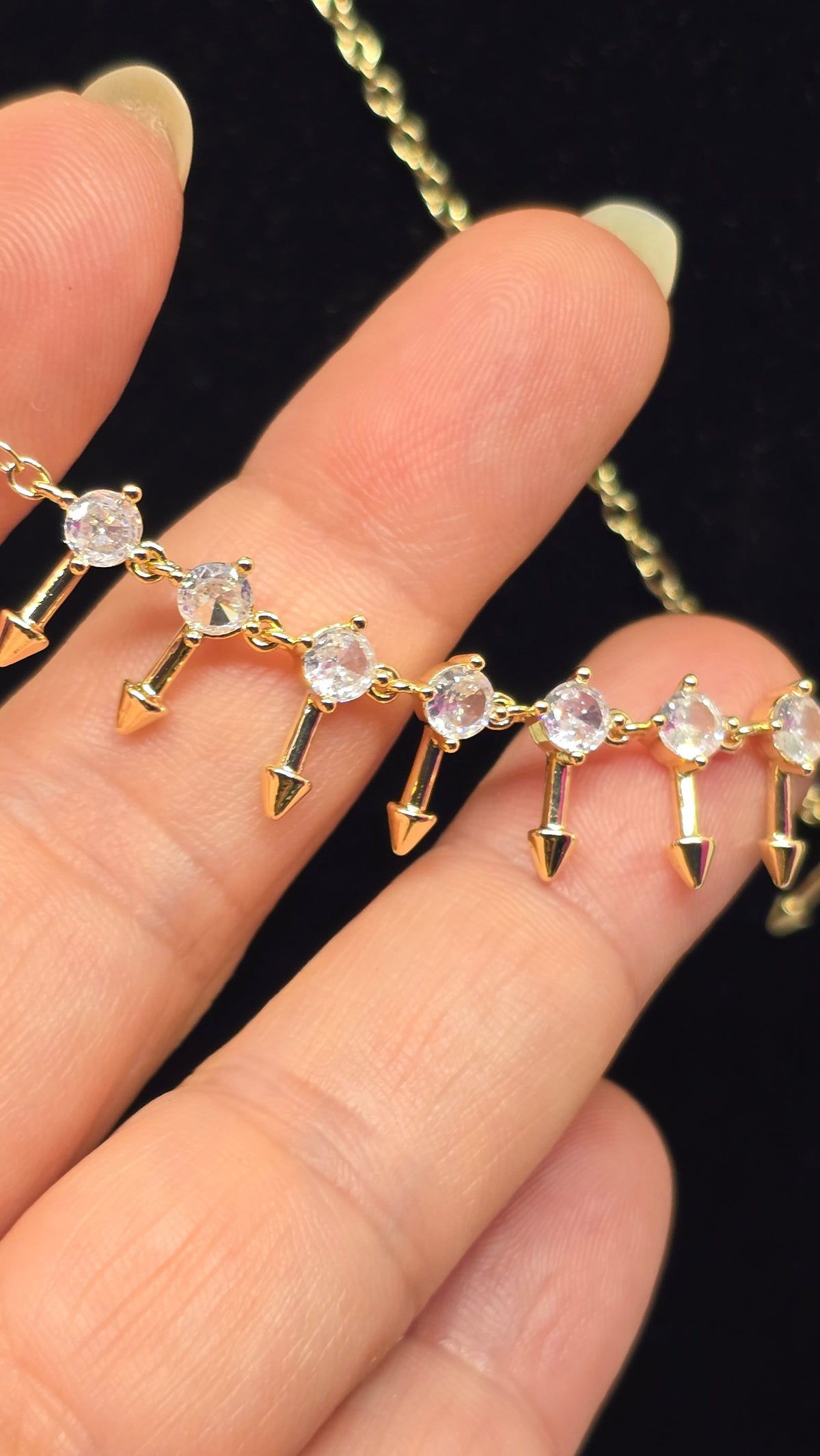 Pfeil Halskette 18K vergoldet mit Zirkonia – Ansicht 4