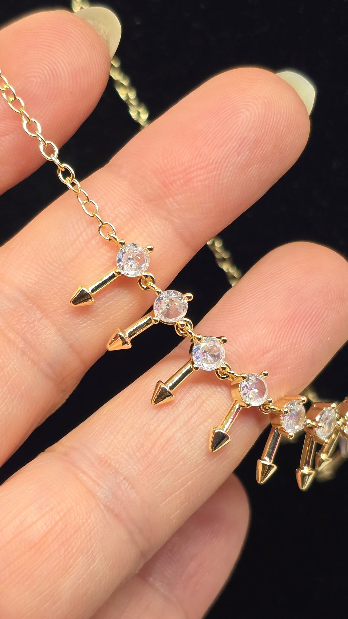 Pfeil Halskette 18K vergoldet mit Zirkonia – Ansicht 5