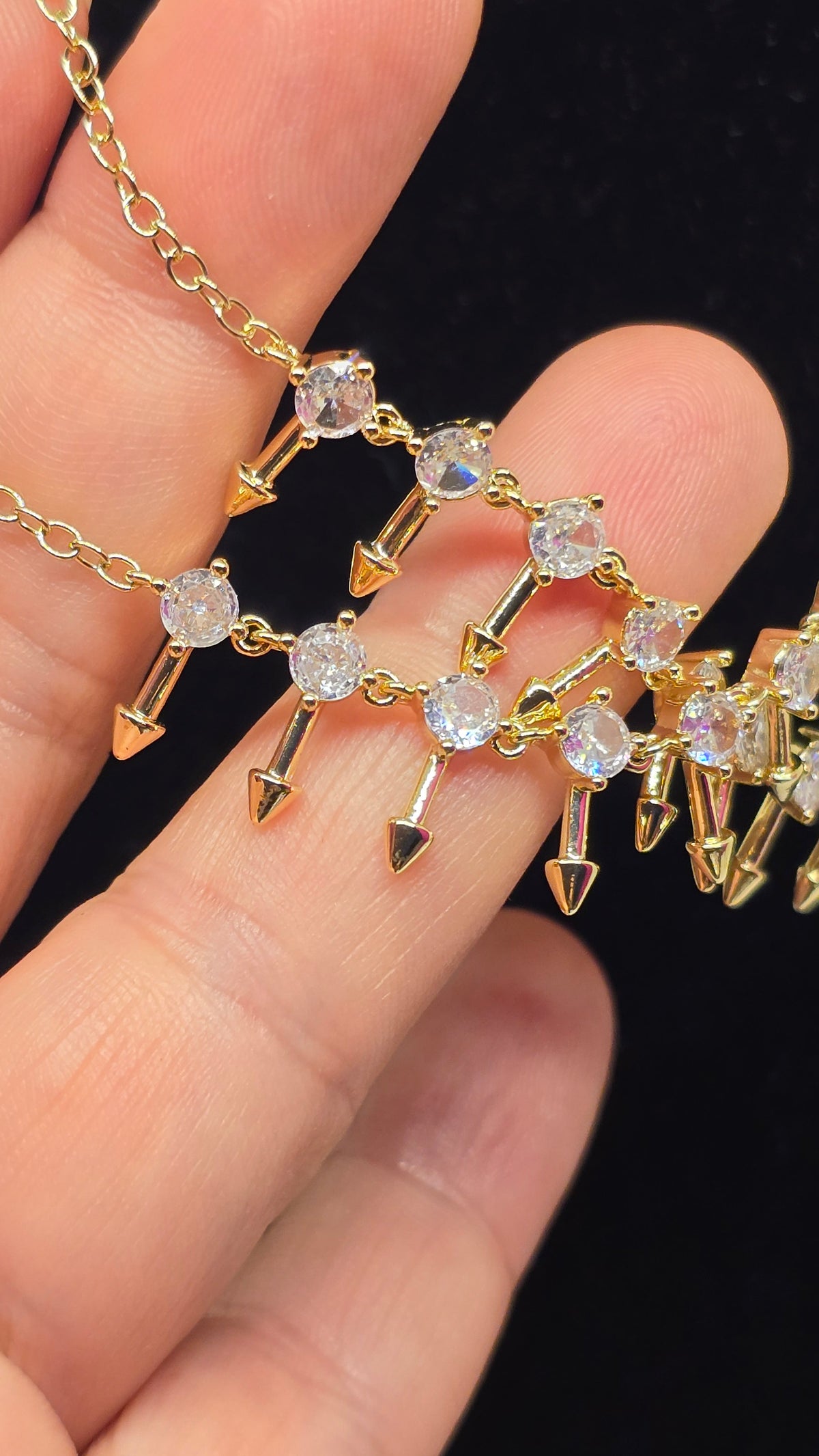 Pfeil Halskette 18K vergoldet mit Zirkonia – Ansicht 7