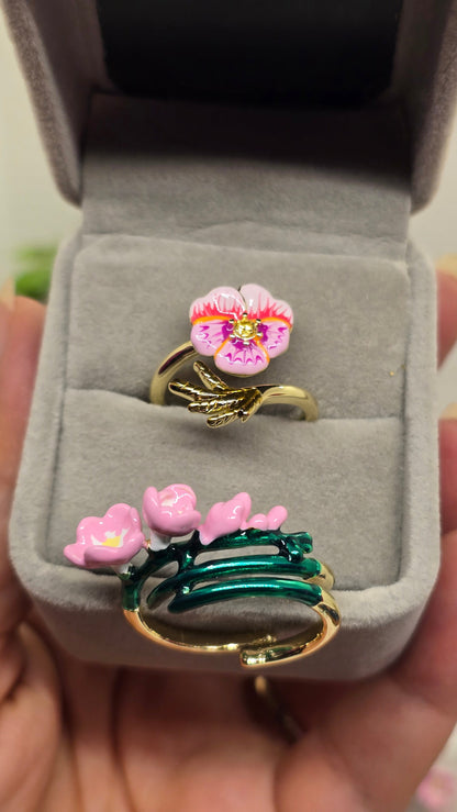 Emaille Blumenring 18K vergoldet – Design Stiefmütterchen-Blüte
