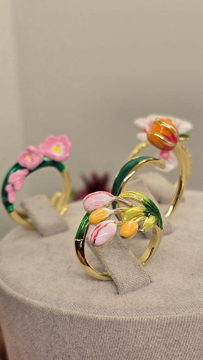 Emaille Blumenring 18K vergoldet – Design Tulpenknospen