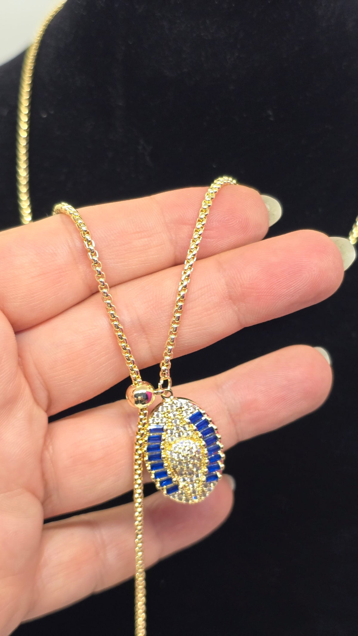 Lariat Halskette vergoldet mit Zirkonia-Anhänger – Design Blaues Oval