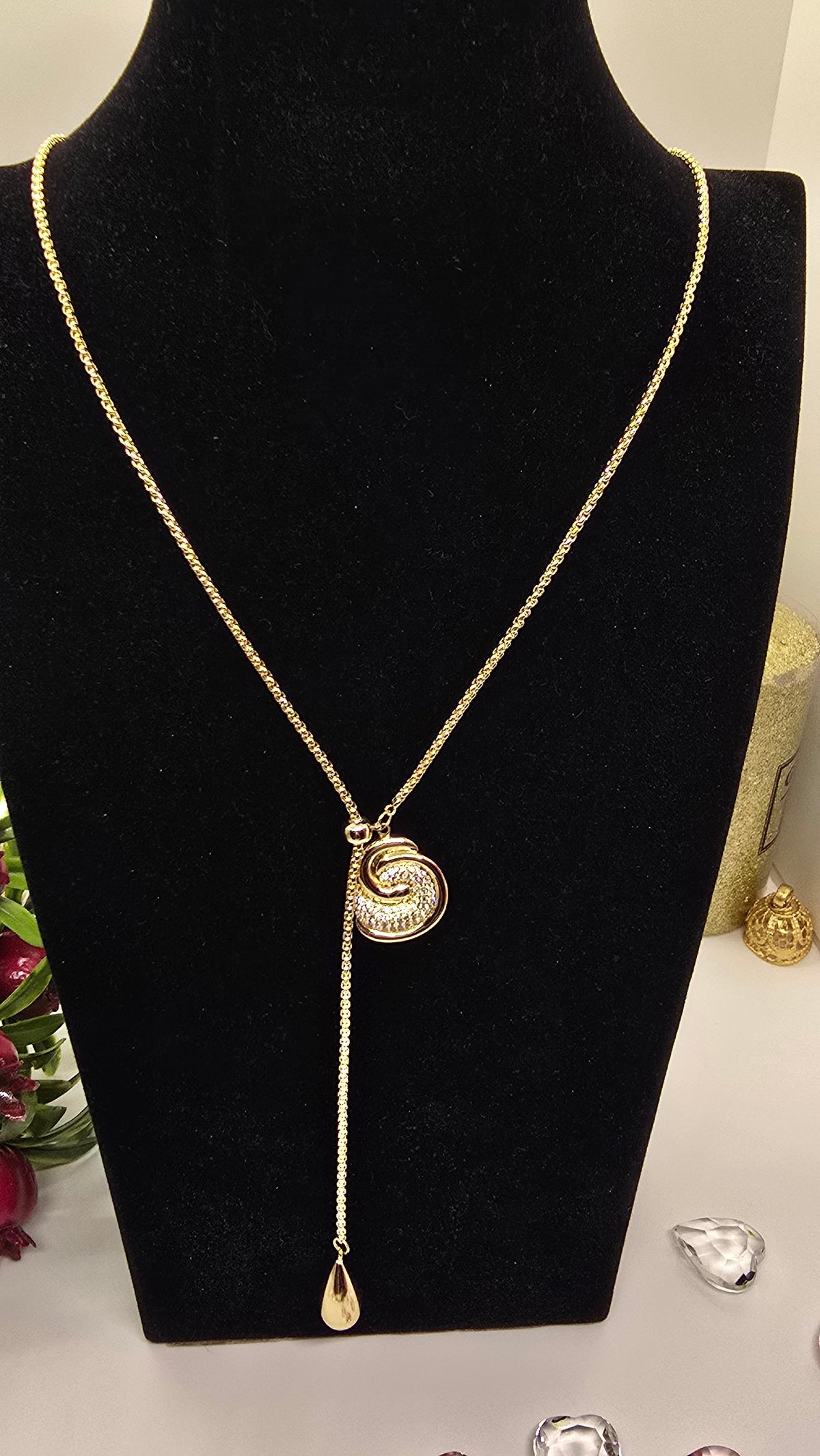 Lariat Halskette vergoldet mit Zirkonia-Anhänger – Design Spirale