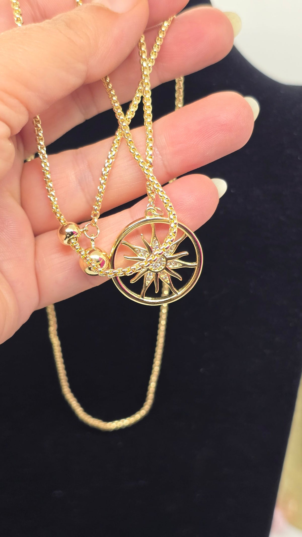 Lariat Halskette vergoldet mit Zirkonia-Anhänger – Design Sonnenkreis