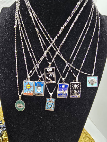 Verschiedene Tarot Karten Anhänger an Edelstahl-Ketten – Übersicht der Designs