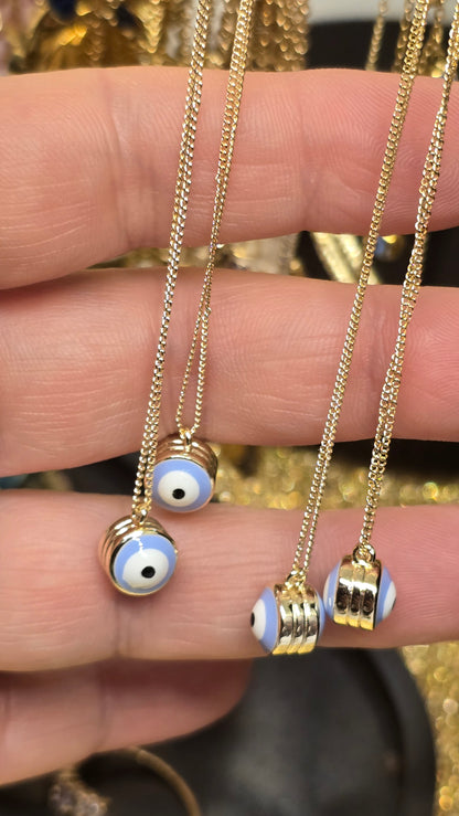 Mehrere 18K vergoldete Evil Eye Ketten mit blauen Anhängern