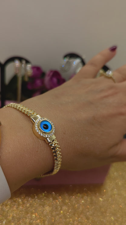 Video: Zierliches Evil Eye Armband mit blauem Auge und Zirkonia am Handgelenk