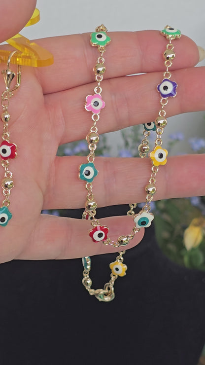 Video: Vergoldete Evil Eye Halskette mit bunten Nazar-Blüten – Nahaufnahme