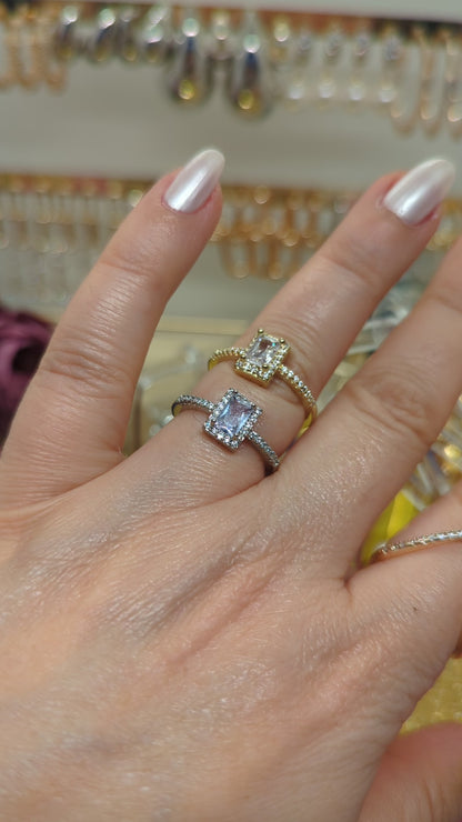 Video: Solitär Ringe mit Smaragd-Schliff in Gold und Silber am Finger