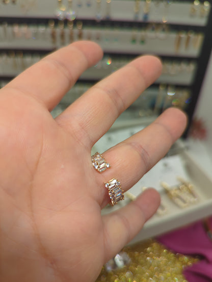 Baguette Zirkonia Ring Gold am Finger getragen