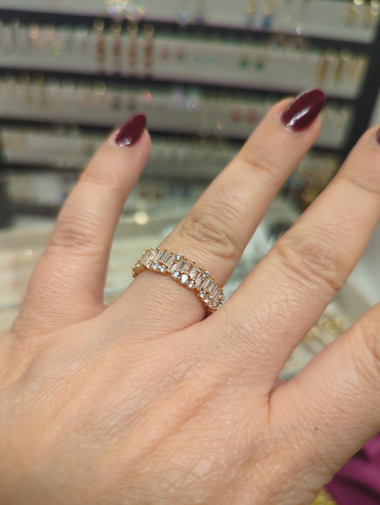 Funkelnder Baguette Zirkonia Ring aus Edelstahl in Gold