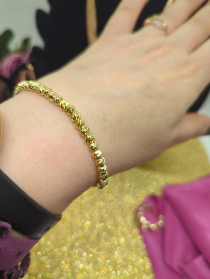 Dorika Beads Armband Gold am Handgelenk