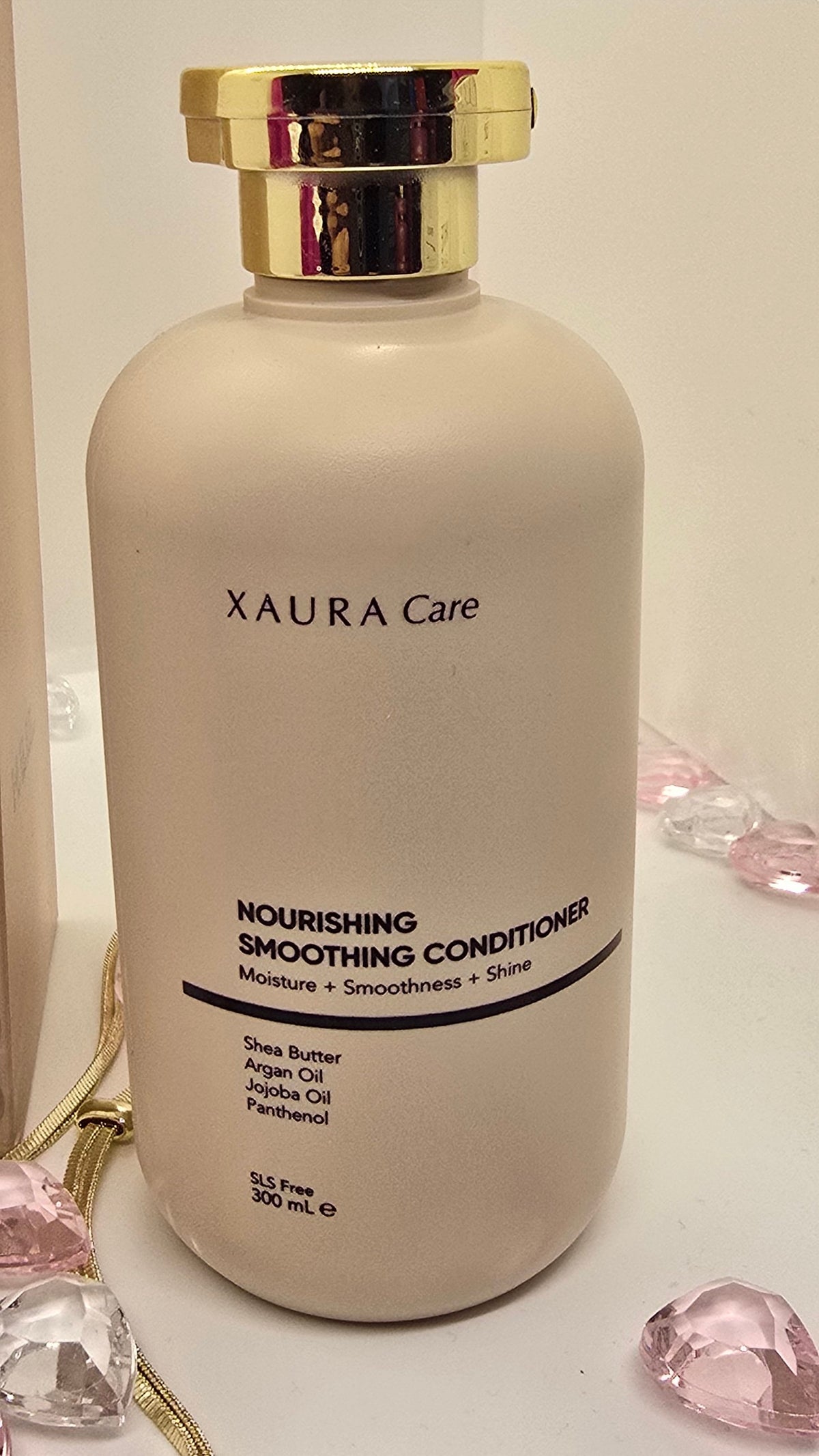 Xaura Care Conditioner mit Sheabutter, Arganöl, Jojobaöl & Panthenol – Flasche mit Goldverschluss